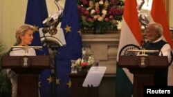 Predsjednica Evropske komisije Ursula von der Leyen govori tokom zajedničke izjave za medije sa indijskim premijerom Narendrom Modijem u Hyderabad House u New Delhiju, 28. februara 2025.