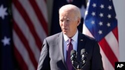 Presiden AS Joe Biden berbicara dalam konferensi pers yang digelar di Taman Mawar di Gedung Putih, Washington, pada 25 Oktober 2023. (Foto: AP/Manuel Balce Ceneta)