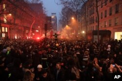 Unjuk rasa di Paris, Prancis, Kamis, 23 Maret 2023. (AP/Aurelien Morissard)