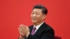 Presiden China Xi Jinping bertepuk tangan saat mendengarkan Presiden Rusia Vladimir Putin melalui tautan video, dari Aula Besar Rakyat di Beijing pada 2 Desember 2019. (Foto: via AP)