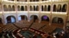 Duta Besar AS untuk Hungaria David Pressman dan duta besar sekutu NATO lainnya, termasuk Denmark dan Polandia, menghadiri sidang luar biasa parlemen Hungaria di Budapest, 5 Februari 2024. (REUTERS/Bernadett Szabo)