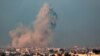 Asap mengepul menyusul pemboman Israel di kota Rafah, Jalur Gaza selatan hari Minggu 25 Februari 2024, sementara konflik Israel dan Hamas terus berlangsung. 