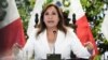 La presidenta de Perú, Dina Boluarte, habla mientras se reúne con la prensa extranjera, en Lima, Perú, el 24 de enero de 2023. 