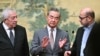 Dari kiri: Mahmoud al-Aloul, Ketua Komite Sentral organisasi Palestina dan partai politik Fatah, Menteri Luar Negeri China Wang Yi, dan Mussa Abu Marzuk, anggota senior Hamas, di Beijing, 23 Juli 2024.