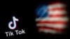 Foto ilustrasi yang menunjukkan logo dari media sosial TikTok bersanding dengan bendera AS. Foto diambil pada 14 September 2020. (Foto: AFP/Nicolas Asfouri)