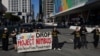 Para aktivis lokal dan pekerja teknologi memprotes kontrak Project Nimbus antara Google dan Amazon dengan militer dan pemerintah Israel di luar Konferensi Google Cloud Next di San Francisco, California, AS, 29 Agustus 2023. (Foto: REUTERS/Loren Elliott)