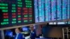 US Economy Shows Continued Strength as Inflation Falls
