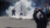 L'ONG kenyane KNHRC a recensé 22 morts dans le pays, dont 19 dans la capitale Nairobi, "plus de 300 blessés et plus de 50 arrestations".