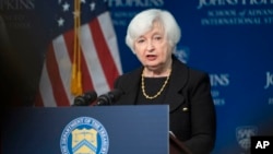 លោកស្រី Janet Yellen រដ្ឋមន្ត្រី​ហិរញ្ញវត្ថុ​សហរដ្ឋ​អាមេរិក​​ថ្លែង​អំពី​ទំនាក់ទំនង​សេដ្ឋកិច្ច​រវាង​អាមេរិក​និង​ចិន នៅ​សាលា​នៃ​ការសិក្សា​​អន្តរជាតិ​ជាន់​ខ្ពស់ (SAIS) ​នៅ​សាកលវិទ្យាល័យ Johns Hopkins នៅ​រដ្ឋធានី​វ៉ាស៊ីនតោន កាល​ពី​ថ្ងៃ​ទី​២០ ខែ​មេសា ឆ្នាំ​២០២៣។