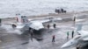 2024년 6월 28일 동중국해에서 열린 미한일 3국 ‘프리덤 에지’ 연합훈련 중 미 해군 F-18 슈퍼호넷 전투기가 USS 시어도어 루스벨트 항공모함에서 이륙 대기 중이다.
