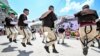 Мајсторијата на професионалните играорци од групата „Танец“ во изведбата на познатото македонско оро „Тешкото“ речиси никого не оставија рамнодушен