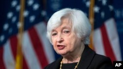 Menteri Keuangan AS Janet Yellen berbicara di Johns Hopkins University School of Advanced International Studies di Washington, D.C., pada 20 April 2023. (Foto: AP/Manuel Balce Ceneta)