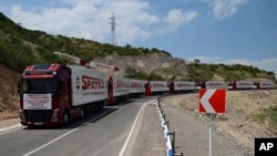 Բեռնատարները Լաչինի միջանցքում