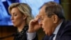 El ministro de Relaciones Exteriores Sergei Lavrov y la portavoz del Ministerio de Relaciones Exteriores de Rusia, Maria Zakharova, asisten a su conferencia de prensa anual en Moscú, Rusia, el 18 de enero de 2023. REUTERS/Shamil Zhumatov