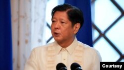Presiden Filipina Ferdinand Marcos Jr. menyampaikan pidatonya di Istana Kepresidenan Malacanang di Manila, Filipina, 31 Juli 2023. (Foto: via Reuters)