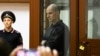 На американски новинар му се суди во Русија поради обвиненијата за шпионажа; тој и Вол Стрит Журнал негираат