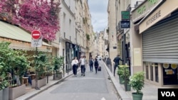 Pariz je poznat po uskim ulicama i nedovoljno zelenila, što su faktori zbog kojih će grad biti sve vreliji usled globalnog zagrevanja. (Foto: VOA/Lisa Bryant)