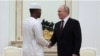 Shugaban mulkin sojin Chadi, Mahamat Idriss Déby da Shugaban Rasha Vladimir Putin a fadar Kremlin. 
