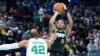  Bruce Brown (11) d'Indiana tire le ballon face à Horford (42) de Boston, USA, le 4 décembre 2023.