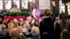 Para pengunjuk rasa pro-Palestina meneriakkan "Gencatan senjata sekarang" saat Presiden Joe Biden menyampaikan pidatonya di Gereja Mother Emanuel AME, kota Charleston, South Carolina, Senin, 8 Januari 2024. 