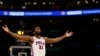 Joel Embiid (21) des Philadelphia 76ers célèbre après avoir marqué son 50e point contre les Washington Wizards, USA, le 6 décembre 2023.