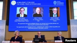 Secretary-General of the Royal Swedish Academy of Sciences and members of the Nobel Committee for Physics announce the winners of the 2022 Nobel Prize in Physics at The Royal Swedish Academy of Sciences, Stockholm, Oct. 4, 2022. (TT News Agency/ Jonas Ekstromer via Reuters) 