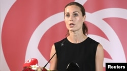 Perdana Menteri Finlandia Sanna Marin memberikan pidato dalam pertemuan Partai Sosial Demokrat Finlandia di Lahti, Finlandia, 24 Agustus 2022. (Lehtikuva / Heikki Saukkomaa via REUTERS)
