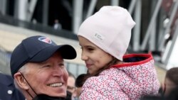 Biden sa ukrajinskim izbjeglicama u Varšavi