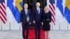 Presiden AS Joe Biden bersama Perdana Menteri Swedia Magdalena Andersson (kanan) dan Presiden Finlandia Sauli Niinistö di Gedung Putih hari Kamis (19/5). 