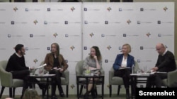 Predstavljanje Alarma prEUgovora (s leva na desno): Filip Lukić (moderator), Jelena Pejić Nikolić, Sofija Mandić, Tanja Ignjatović i Nemanja Nenadić, u Beogradu, 24. novembra 2022. (Foto: Fejsbuk lajv, skrinšot)