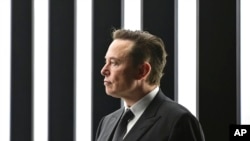 FILE - Elon Musk di Gruenheide, Jerman, 22 Maret 2022.