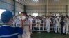 Petugas kesehatan memeriksa suhu tubuh pekerja PT Indonesia Morowali Industrial Park di Morowali, Sulawesi Tengah. BRIN mengatakan pekerja asing China mendominasi jumlah pekerja asing di Tanah Air yang mencapai 44,49 persen dari total pekerja asing. (Foto: AFP)