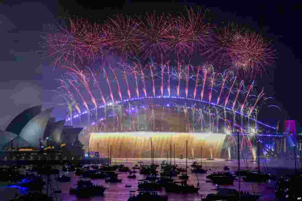 Fireworks explode over the Sydney Harbour Bridge as New Year celebrations begin in Sydney, Australia, Jan.1, 2023. 