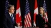 Menteri Luar Negeri Kanada Melanie Joly (kanan) mendengarkan Menteri Luar Negeri AS Antony Blinken saat memberikan keterangan dalam konferensi pers, di Ottawa, Ontario, Kanada 27 Oktober 2022.