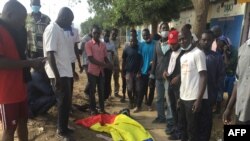 Le 22 octobre 2022, une cinquantaine de personnes ont été tuées selon les autorités, entre une centaine et 300 selon l'opposition et des ONG locales et internationales, lors d'une manifestation contre le maintien des militaires au pouvoir.