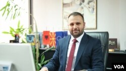 Тие се трговци и плаќаат даноци на државата, но ќе внимаваме и на животниот стандард на граѓаните, но и да не направиме штета на трговците, вели министерот за труд и економија, Бесар Дурмиши