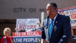Kandidat gubernur California dalam pemilu recall Larry elder yang berasal dari Partai Republik berbicara dalam sebuah kampanye di Monterey Park, California, pada 13 September 2021. (Reuters/Mike Blake)
