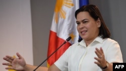 Wakil Presiden Filipina Sara Duterte berbicara dalam konferensi pers di kantornya di Manila, 11 Desember 2024. (Foto: Ted Aljibe/AFP)
