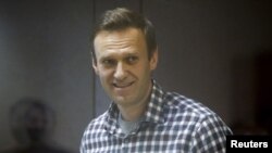 Politisi oposisi Rusia Alexey Navalny menghadiri sidang pengadilan di Moskow, Rusia, 20 Februari 2021. (Foto: Reuters)