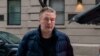El actor Alec Baldwin sale de su casa. El actor estuvo acusado de homicidio involuntario por el tiroteo fatal de la directora de fotografía Halyna Hutchins en el set de la película "Rust". Foto tomada el 31 de enero de 2023 en Nueva York, EEUU.