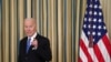 Presiden AS Joe Biden menjawab pertanyaan dalam sebuah kesempatan di Gedung Putih, Washington, pada 6 April 2022. (Foto: Reuters/Kevin Lamarque)