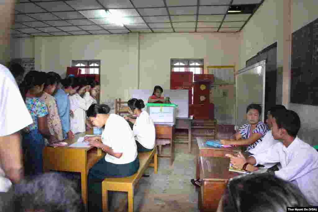 Myanmada o&#39;tgan parlament saylovlarida Aun San Su Kiy boshliq muxolif partiya, Demokratiy uchun milliy liganing qo&#39;li baland kelgan. Hukmron partiya mag&#39;lubiyatini tan olmoqda. Oxirgi chorak asrda o&#39;tkazilgan ilk erkin saylovlar bu.