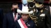 ARCHIVO - El expresidente de Perú, Pedro Castillo, sale del Congreso después de su ceremonia de juramentación, en Lima, Perú, en julio de 2021