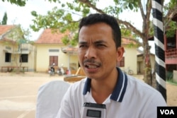 FILE - Chhorn Chansy,​ a former journalist of the Cambodia Daily, speaks to VOA in Phnom Penh, on March 19, 2019. (Kann Vicheika/VOA Khmer)