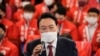 Yoon Seok-youl, Presiden terpilih Korea Selatan, memberikan sambutan di hadapan anggota partai dan anggota parlemen di Majelis Nasional di Seoul, Korea Selatan, Kamis, 10 Maret 2022. (Lee Jin-man/Pool via REUTERS)