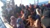 27 دسمبر 2021 کو ایک ویڈیو سے لی گئی اس تصویر میں روہنگیا پناہ گزینوں کو لے جانے والی ایک کشتی انڈونیشیا کے آچے صوبے کے شہر بیریون کے ساحل پر پانی میں پھنسی ہوئی دکھائی دے رہی ہے. فوٹو رائٹرز