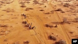 FILE - People arrive at a displacement camp on the outskirts of Dollow, Somalia, Sept. 21, 2022. The U.N. refugee agency said more than 80,000 Somalis fleeing conflict and drought have arrived in Kenya’s Dadaab refugee camps over the past two years.