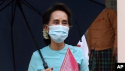 រូបឯកសារ៖ អ្នកស្រី Aung San Suu Kyi មេដឹកនាំរដ្ឋាភិបាលស៊ីវិលមីយ៉ាន់ម៉ា ដែលត្រូវបានទម្លាក់ពីតំណែងកាលពីខែកុម្ភៈ ឆ្នាំ២០២១ នៅក្នុងរូបថតមួយថតនៅរដ្ឋធានីណៃពិដោកាលពីឆ្នាំ២០២០។