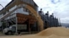 Sebuah truk tampak terparkir di sebuah terminal gandum di wilayah Odesa, Ukraina, di saat invasi Rusia terus berlanjut di negara tersebut pada 23 Juni 2022. (Foto: Reuters/Igor Tkachenko)