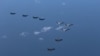 Jet tempur F-15 dan F-2 milik Pasukan Bela Diri Jepang sedang mengikuti latihan militer bersama dengan Marinir AS di Pulau Kyushu, Jepang, 4 Oktober 2022. (Foto: Kementerian Pertahanan Jepang via Reuters)